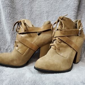 Gianni Bini tan suede heeled booties 8M
